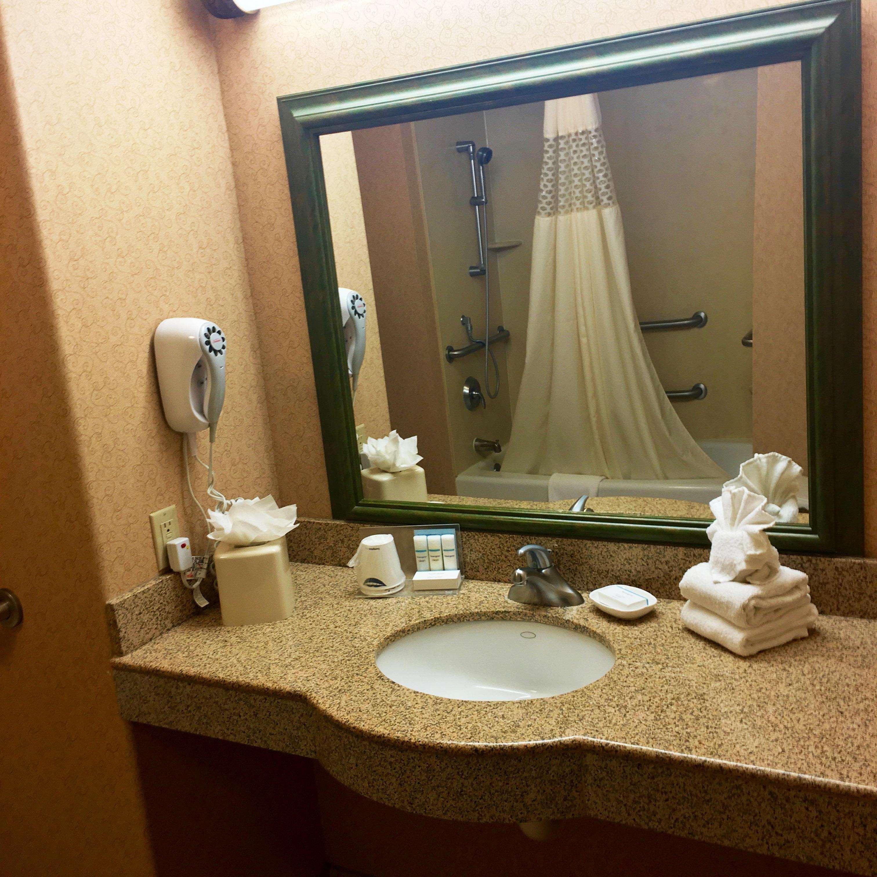 Hampton Inn Hays-North Of I-70 Экстерьер фото