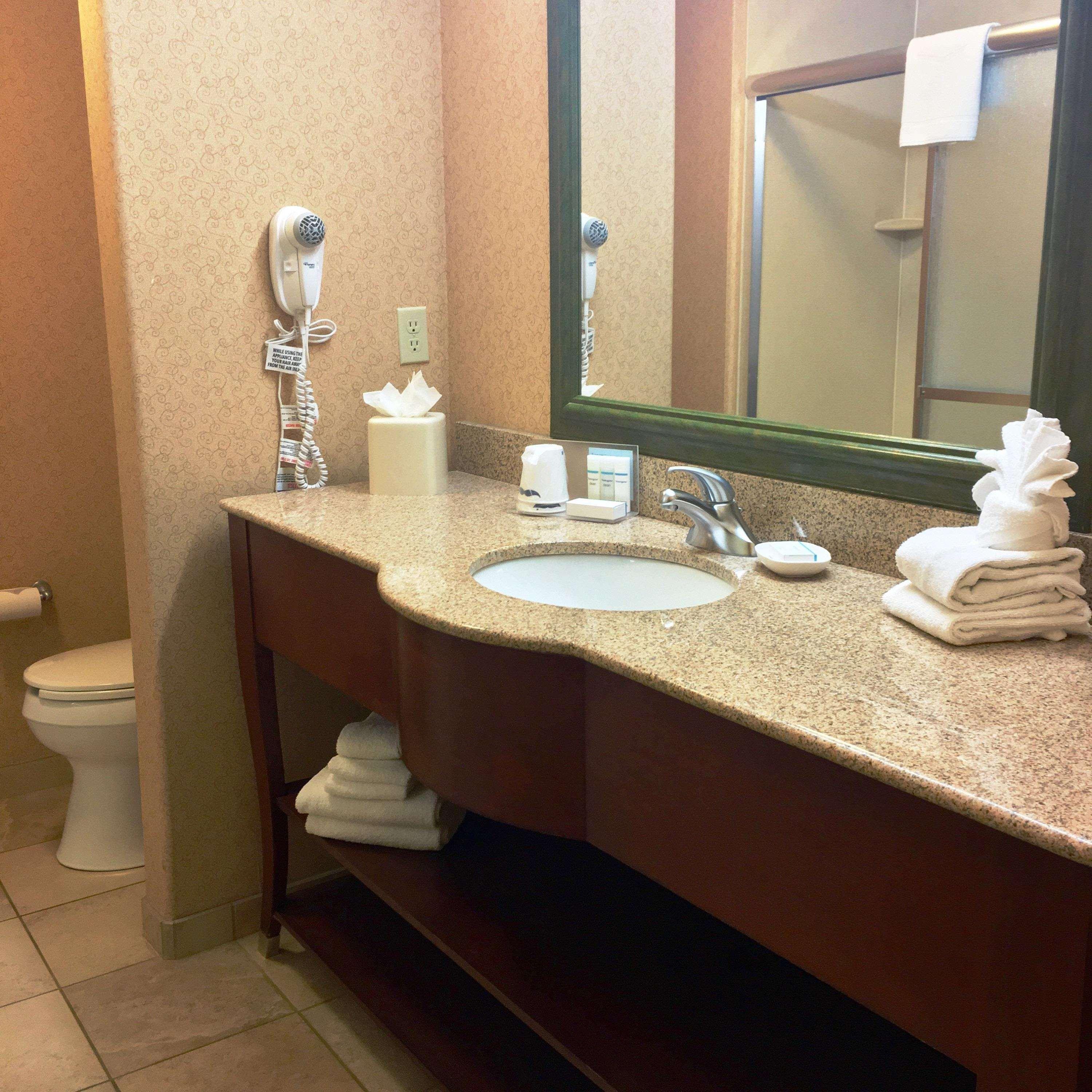 Hampton Inn Hays-North Of I-70 Экстерьер фото