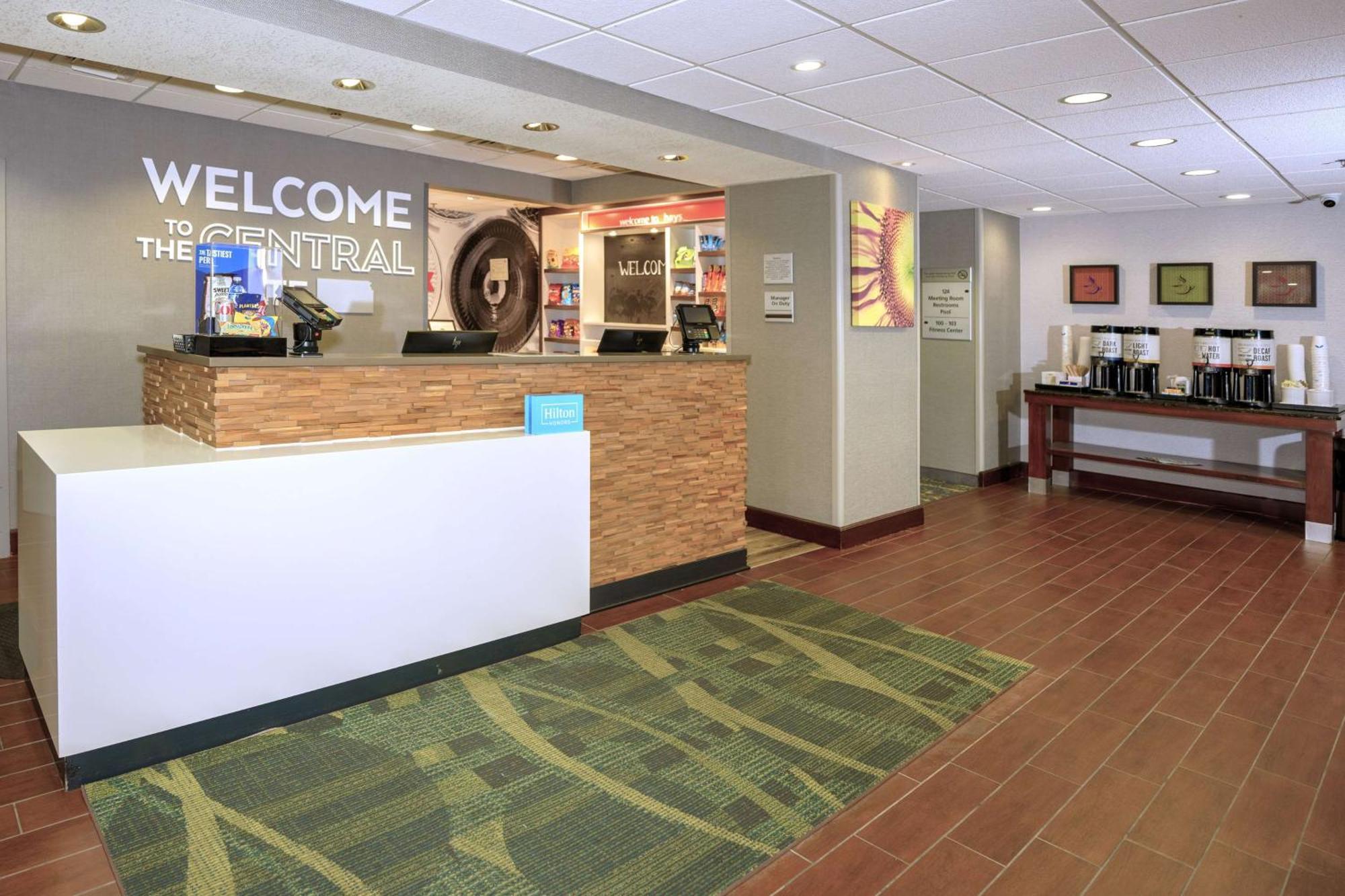 Hampton Inn Hays-North Of I-70 Экстерьер фото