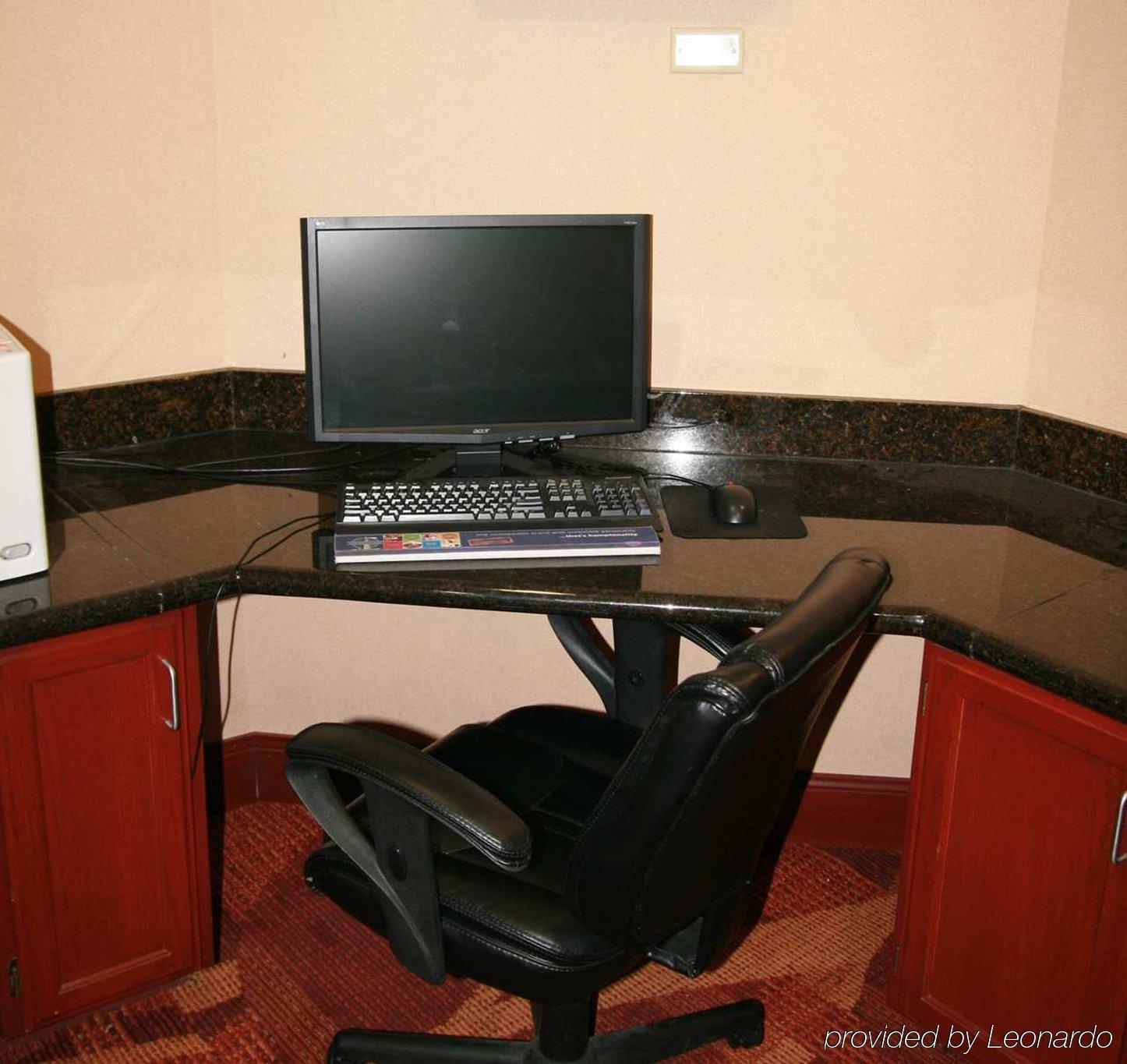 Hampton Inn Hays-North Of I-70 Экстерьер фото